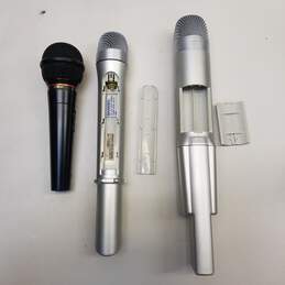 Bundle of 3 Microphones with Case & Accessories alternative image