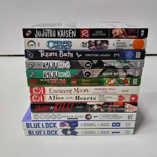 Bundle of 12 Assorted Manga Books image number 3