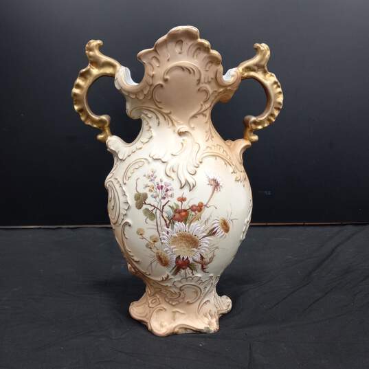 Vintage  Victoria Carlsbad Vase image number 1