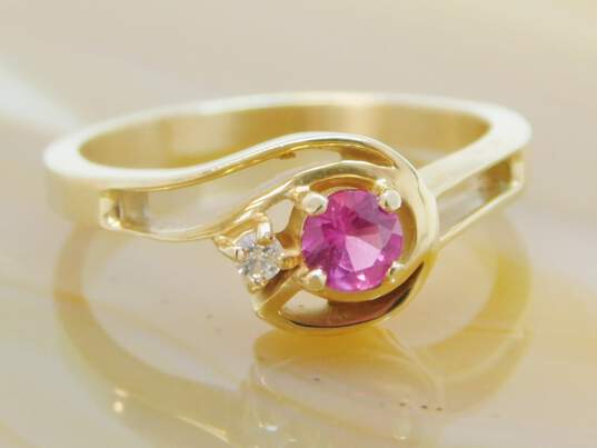14K Yellow Gold Round Ruby 0.03 CT Diamond Open Work Ring 3.2g image number 2
