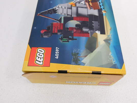 Creator Factory Sealed Sets Lot 40597: Scary Pirate Island 40221: Fountain + Polybag Parrot image number 4