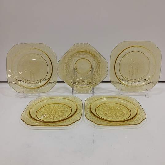 Set of 5 Vintage Amber Madrid Depression Glass Bow & Plates image number 1