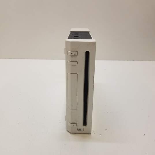 Nintendo Wii Console For Parts or Repair image number 1