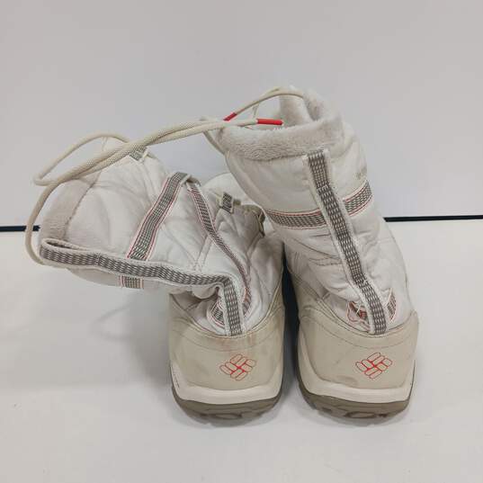 Women's Colombia White Insulated Snow Boots Size 8.5 image number 2