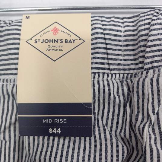 St. John's Bay Quality Apparel Mid Rise Black And White Stripped Scalloped Capri Pants Size M NWT image number 3