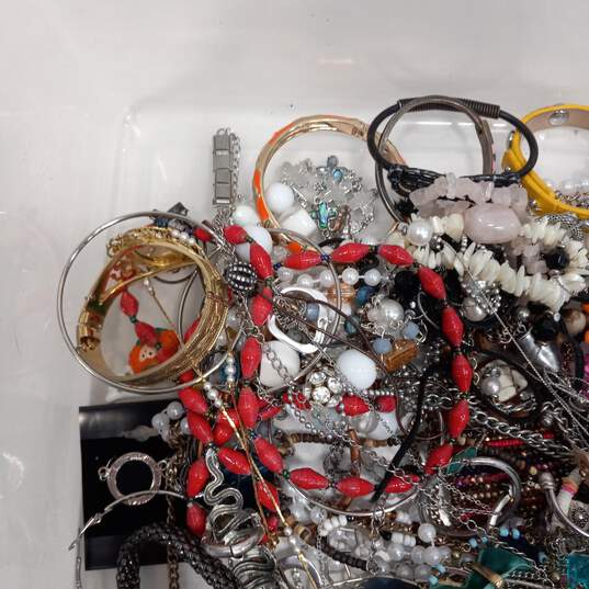 7.3lb Bulk of Mixed Variety Costume Jewelry image number 1