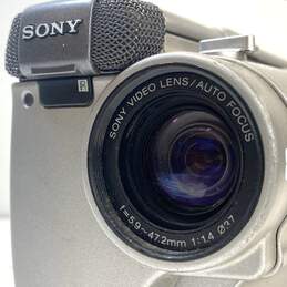 Sony Handycam CCD-TR1 Hi8 Camcorder (For Parts or Repair) alternative image