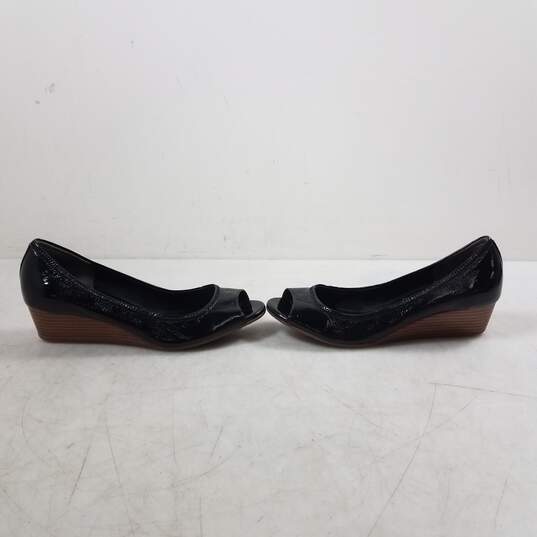 Black Patent Leather Peep Toe Wedge Pumps WM Size 7 B image number 2