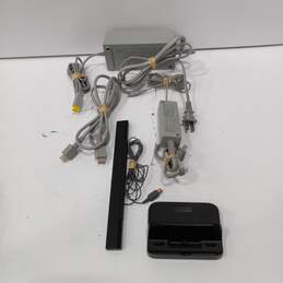 Nintendo Wii U 32GB Console with Gamepad & Other Accessories alternative image