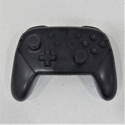 Nintendo Switch Pro Controller with Cable HAC-013 alternative image