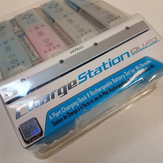 Nyko Charge Station Quad for Nintendo Wii (Sealed) image number 3