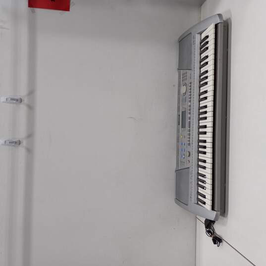 Yamaha PSR-290 61 Key Electronic Keyboard image number 1