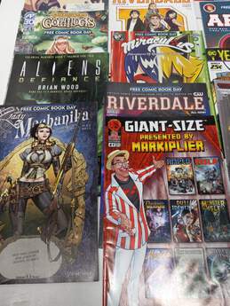 22pc Bundle of Assorted Modern Comic Books alternative image