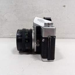 Vintage Minolta SR-T 200 35mm Film Camera alternative image