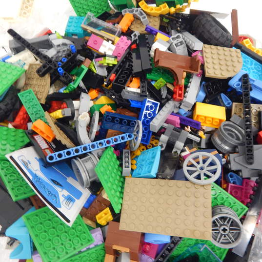 5.1 lbs. LEGO Mixed Pieces Bulk Box image number 2