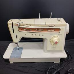 Vintage Singer Sewing Machine in Case alternative image