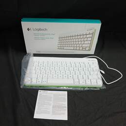3 Logitech Wired Keyboard for iPad/iPhone alternative image