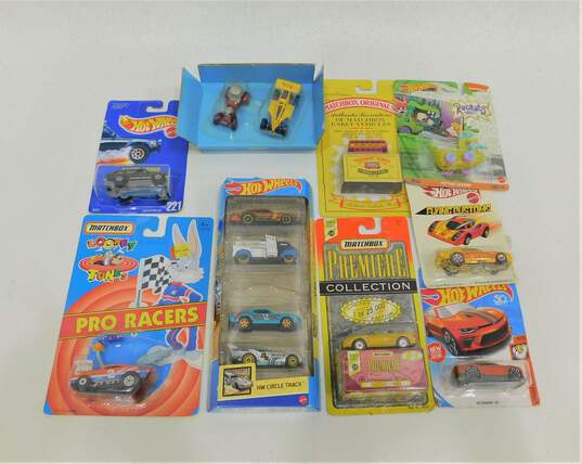 Sealed Diecast Cars Mattel Hot Wheels Matchbox Nickelodeon Rugrats Looney Tunes image number 1