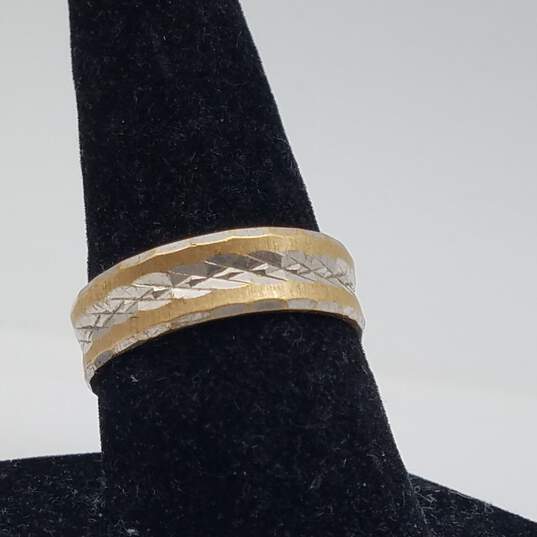 14k Gold Two Tone Chiseled 7mm Band Sz Ring 5.4g image number 1