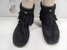 Minnetonka Women's Black Fringe Boots Size 6.5