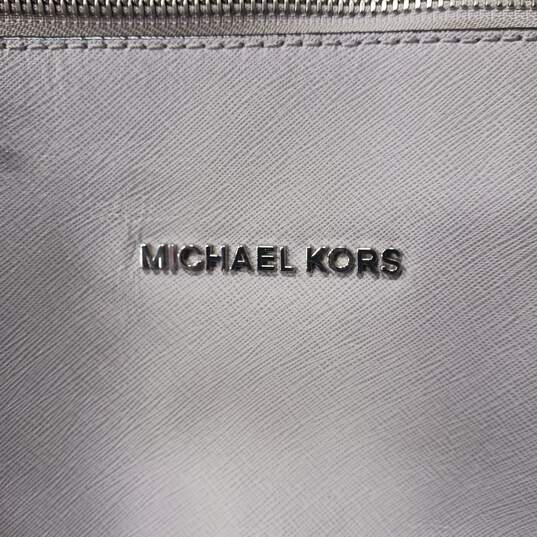 Michael Kors Gray Leather Tote Purse image number 5