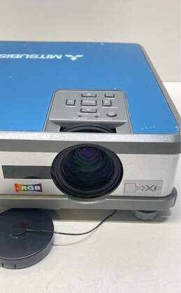 Mitsubishi LCD Projector XL8U alternative image