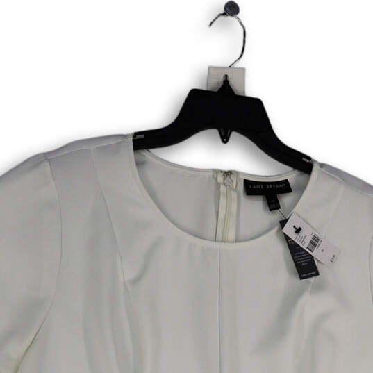 NWT Womens White Round Neck Short Sleeve Back Zip Blouse Top Size 22 image number 3