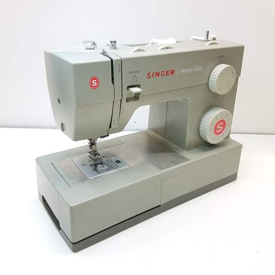 HOW TO USE A SEWING MACHINE (SINGER 4452) 