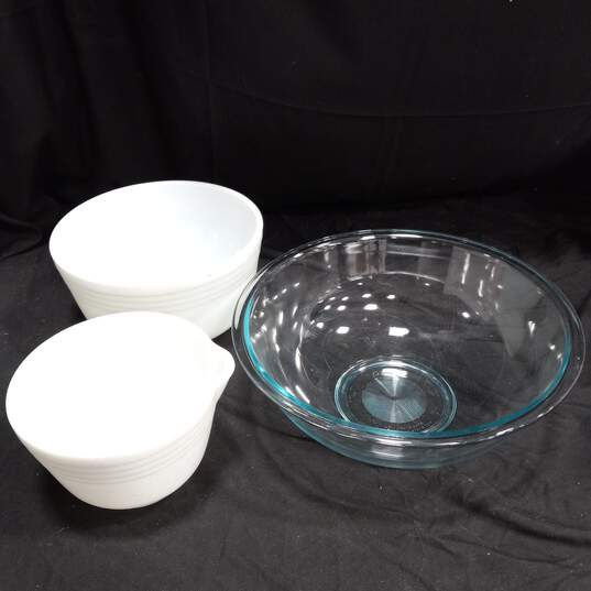 Pyrex Mixing Bowls Assorted 3pc Lot image number 1