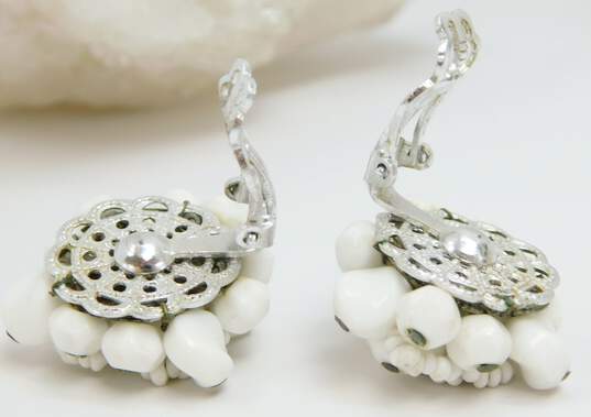 VNTG Lisner & Fashion White Clip-On Earrings Beaded Necklaces & Flower Bracelet image number 7