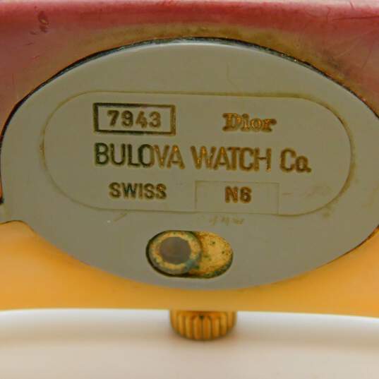 Vintage Dior Bulova 7943 Goldtone Pink & Cream Bakelite Hinged Bangle Bracelet Watch 37.4g image number 6