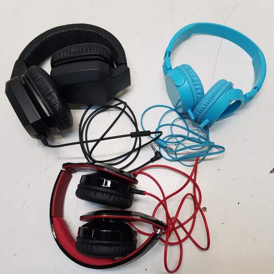 Bundle of 3 Assorted Headphones image number 1