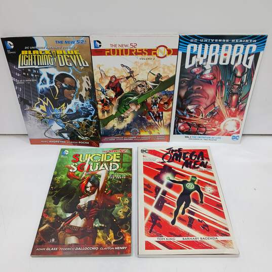 Bundle of 7 DC Comic Books image number 1
