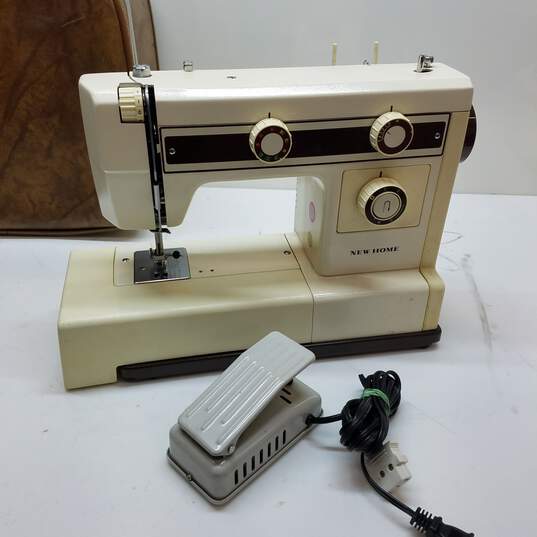 New Home Model 660 Sewing Machine image number 1