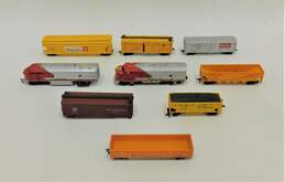 Assorted Vintage HO Scale Train Cars Tyco Santa Fe AHM Life-Like w/ Transformer alternative image