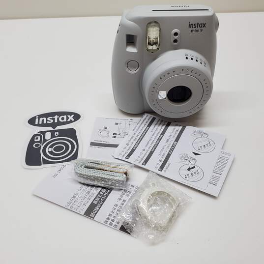 Fujifilm Instax Mini 9 Instant Camera, Smokey White Untested image number 2