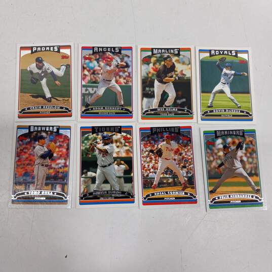 6.75lb Lot of Assorted Sports Trading Card Singles image number 4