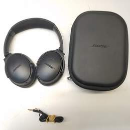 Bose QuietComfort 35 II Wireless Noise-Cancelling Headphones - Black with Case alternative image