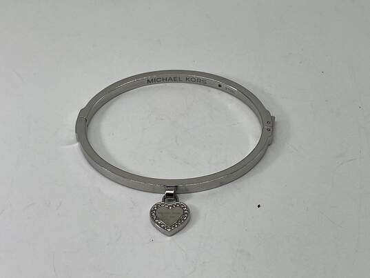 Womens Steel-Tone Rhinestone Heart Charm Silver Tone Bangle Bracelet 18g image number 2