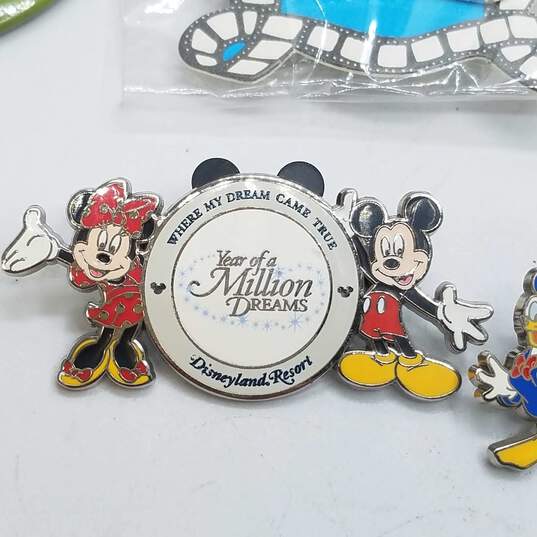 Disney Gold Tone Enamel Assorted Character Pin Bundle 6pcs. 84.0g image number 5