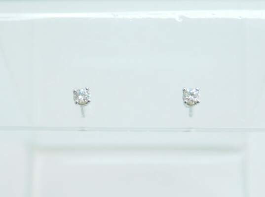 14k White Gold 0.12CTTW Diamond Stud Earrings 0.4g image number 5