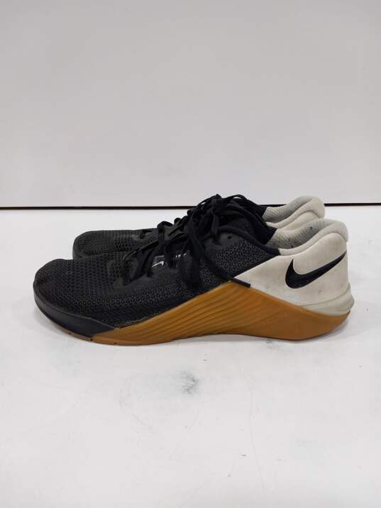 Nike Men's Metcon 5 Black Gum Sneakers Size 9 image number 3