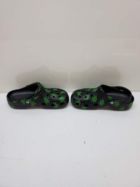 Crocs Classic Hemp Leaf Clog Sandals Women’s 8/Men's 6 image number 5