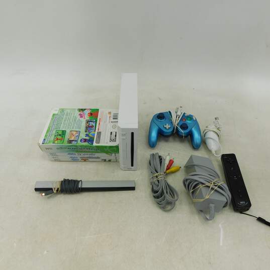 Nintendo Wii Console image number 1