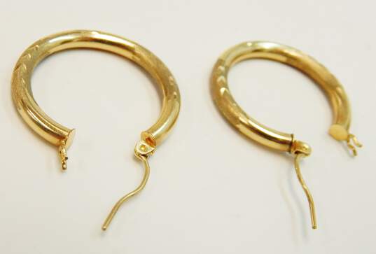 10K Yellow Gold Etched Hoop Earrings 1.7g image number 3
