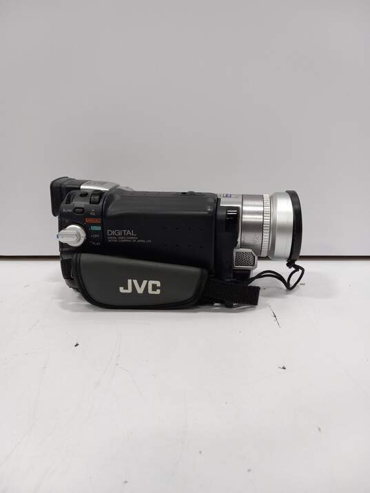 Vintage JVC Digital Camera w/Case and Accessories image number 5