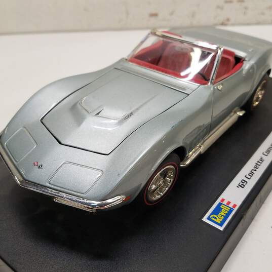 1:18 Scale Blue 1969 Chevy Corvette Sting Ray Convertible Diecast by Revell No Box image number 2