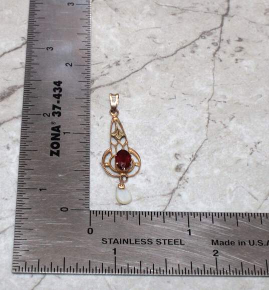 Vintage 10K Yellow Gold Filigree Red Glass & Mother of Pearl Pendant - 0.8g image number 4
