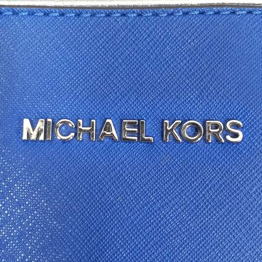 Pair of Blue Michael Kors Purses image number 7