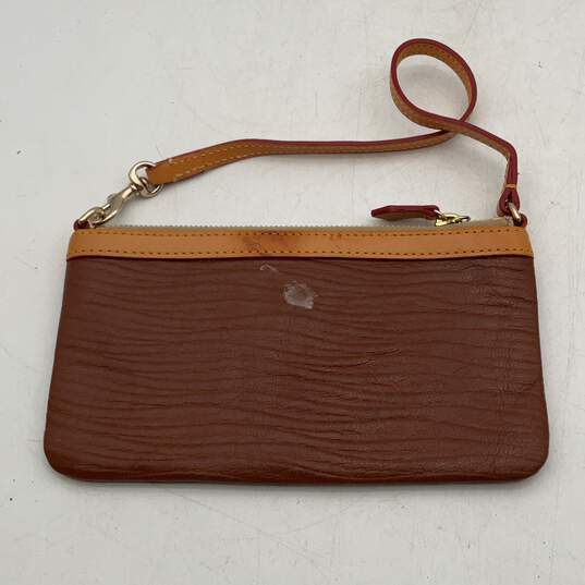 Dooney & Bourke Womens Brown Leather Inner Pocket Wristlet Wallet Clutch Purse image number 3